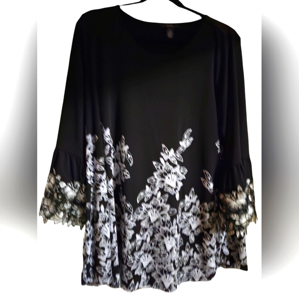 Alfani Woman Knit Top Black and White Floral with Lace. 1X